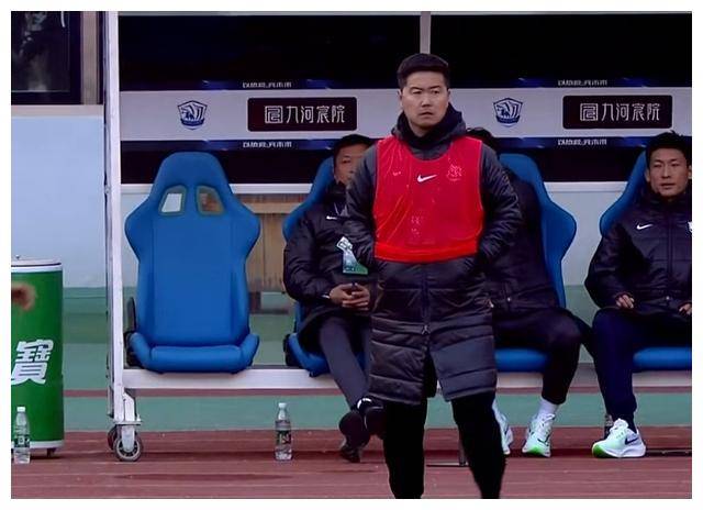 举重附加赛焦点战：齐鲁雄狮队逆转庐州雷豹队，客场强势带走胜利。快速转换撕裂防线